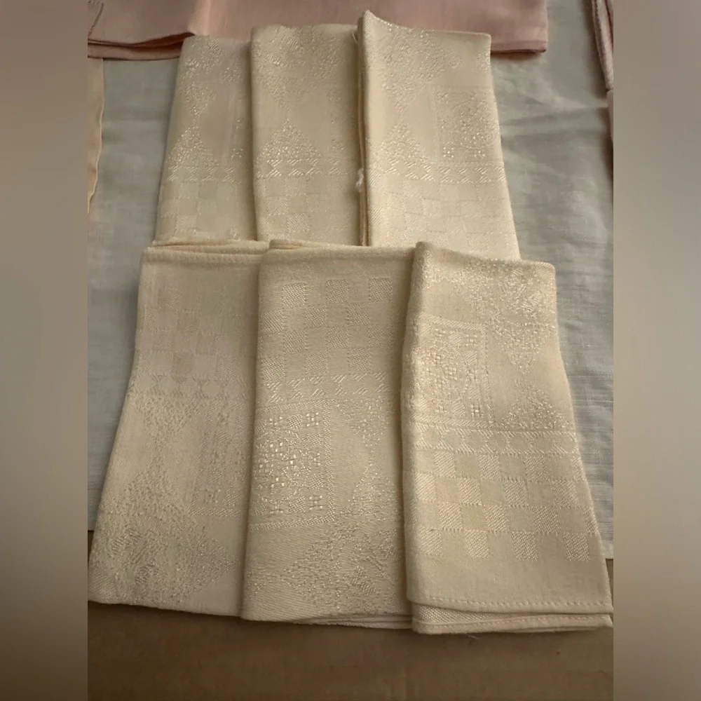 Mismatched linens 15 pieces